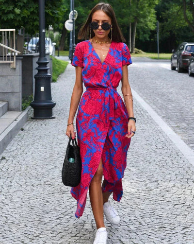 Barbara | Robe midi croisée au style vibrant