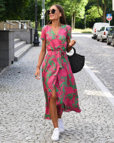 Barbara | Robe midi croisée au style vibrant