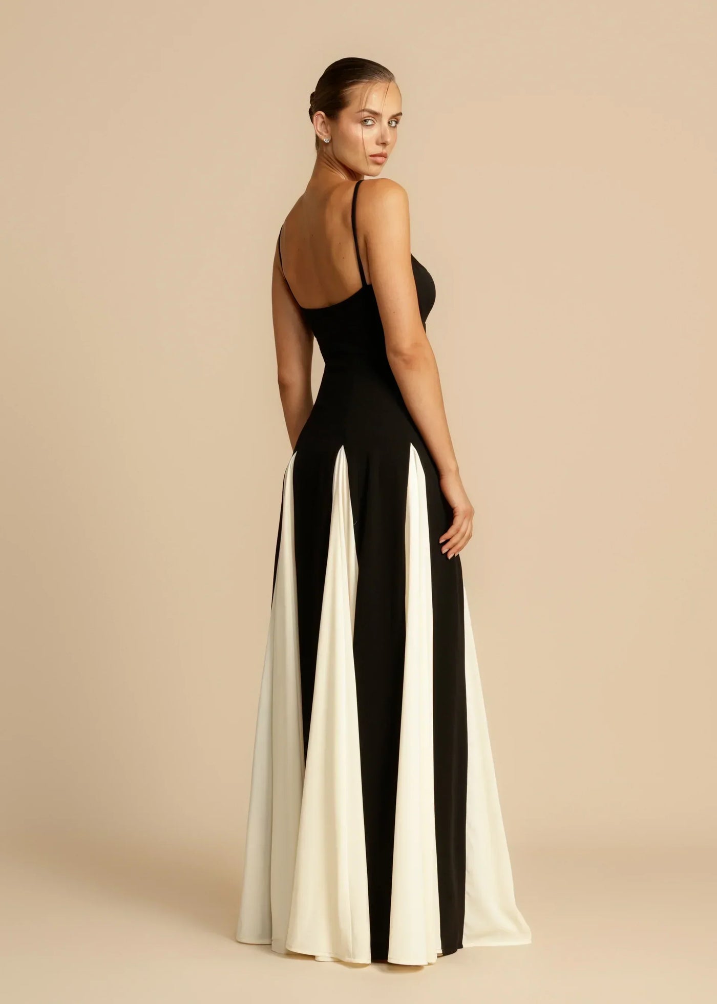 Celina | Robe maxi intemporelle en noir et ivoire